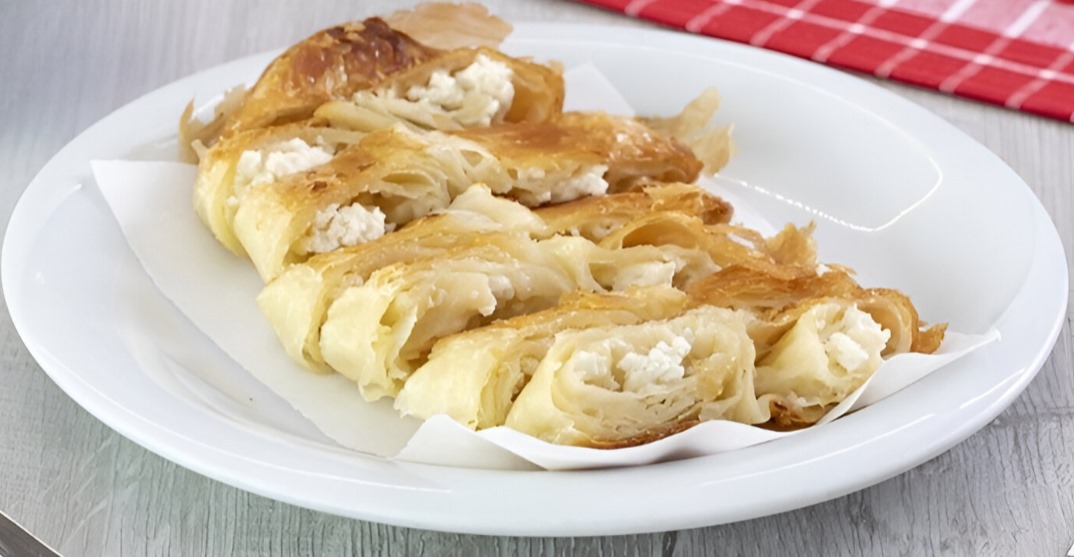 Peynirli Kol Böreği